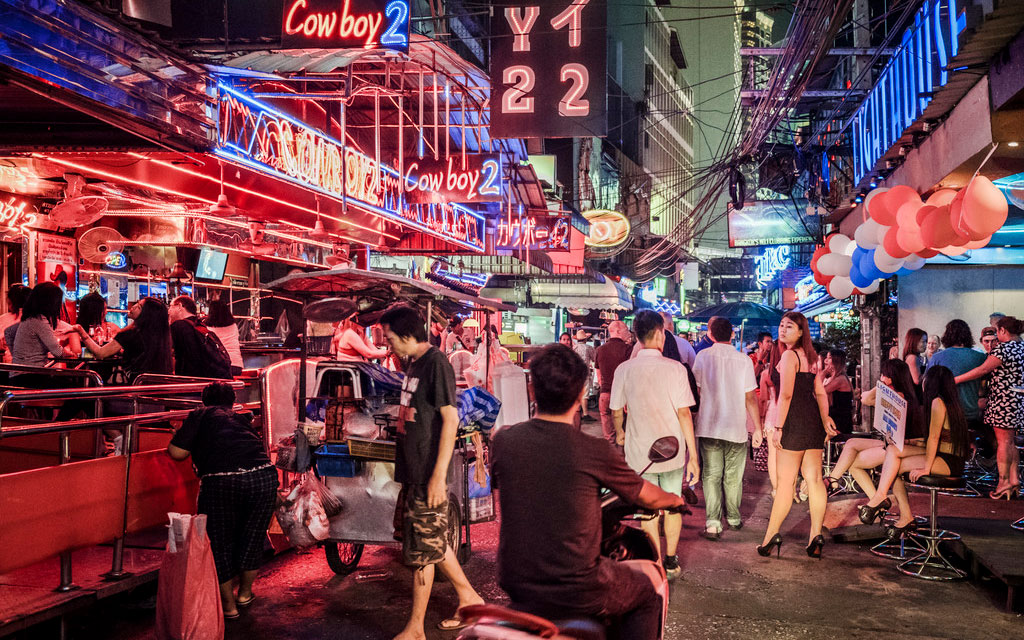 Il quartiere Soi Cowboy a Bangkok