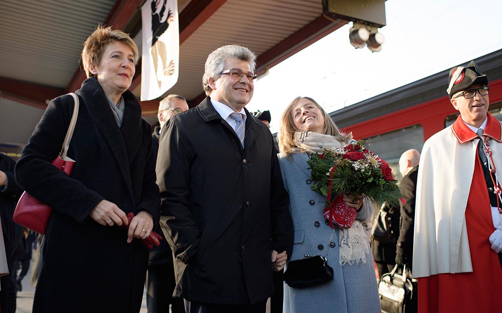 La consigliera federale Simonetta Sommaruga, il presidente del Consiglio degli Stati Ivo Bischofberger e sua moglie Margrith