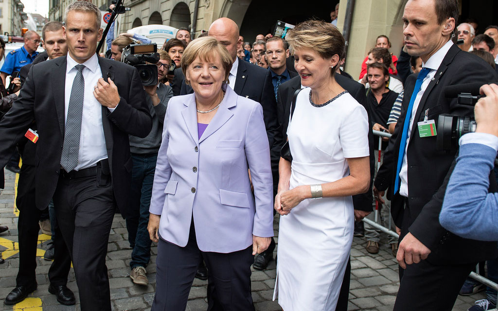Federal Chancellor Angela Merkel and Federal Councillor Simonetta Sommaruga at an official reception in Bern