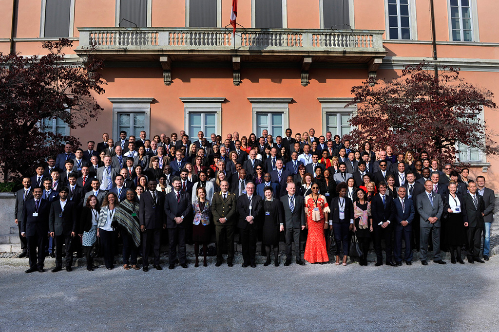Foto di gruppo degli partecipanti della 4a Conferenza internazionale di Interpol, Lugano 19.10.2016